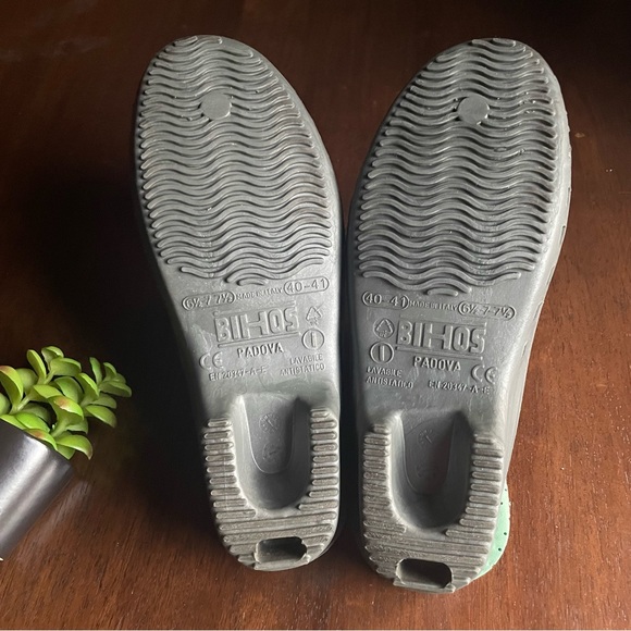 Calzuro Gray Clogs With Holes Size 40-41/Women 10-11 - Picture 7 of 13